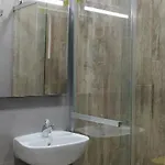 Walter's بيت شباب Gzira