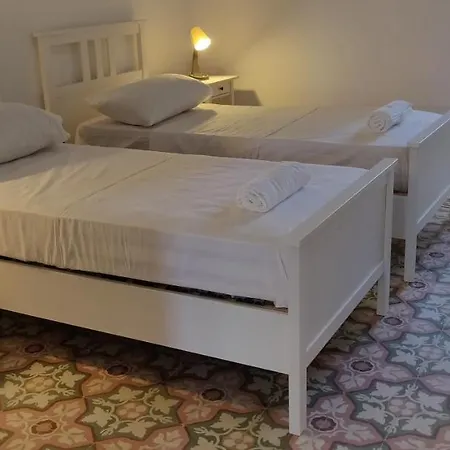 Walter's Хостел *