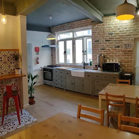 Walter's Hostel *