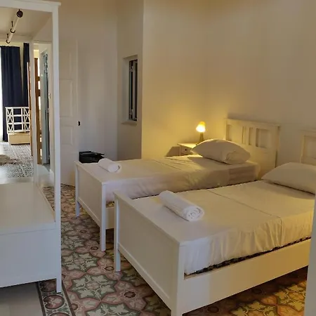 Walter's Хостел *